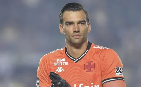 Léo Jardim destaca poder espiritual do Vasco na vitória contra o Fortaleza com um a menos Léo Jardim destaca poder espiritual do Vasco na vitória contra o Fortaleza com um a menos