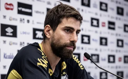 Luan Peres projeta Botafogo x Santos, foca na pressão da vitória como visitante e declara: Não pode ser desculpa Luan Peres projeta Botafogo x Santos, foca na pressão da vitória como visitante e declara: "Não pode ser desculpa"