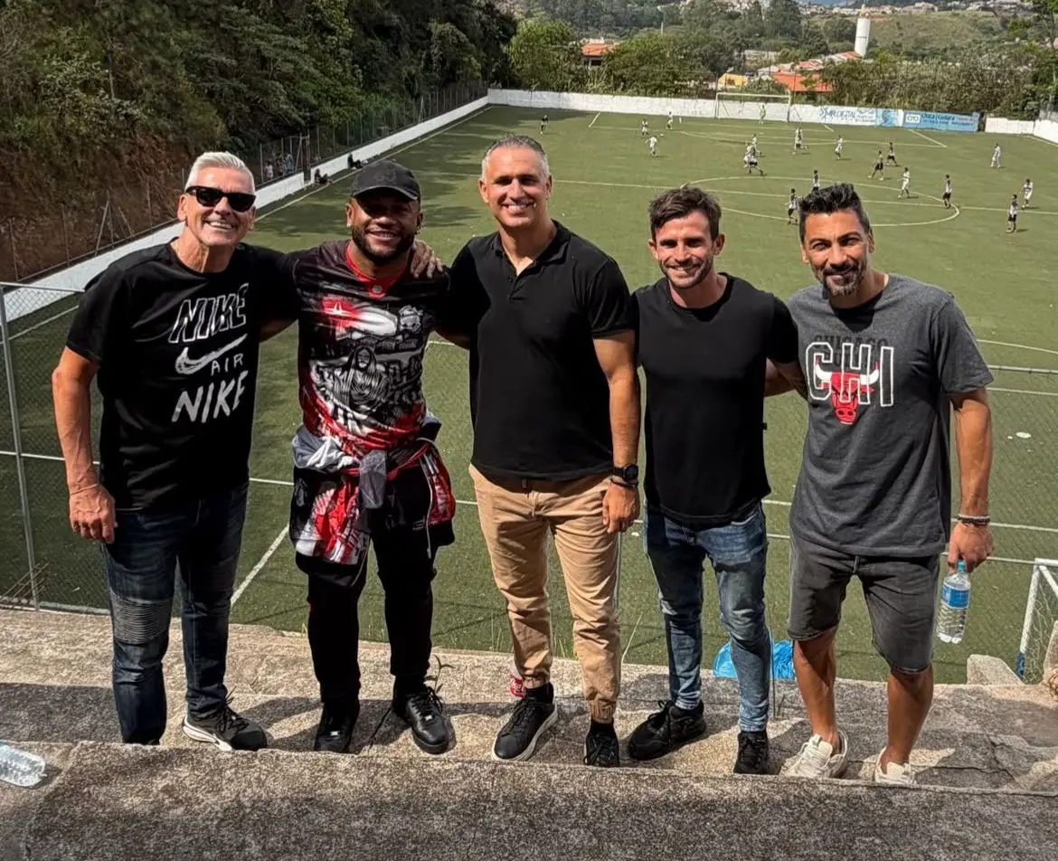 Luan, do São Paulo, organiza ação de Dia da Criança; comissão de Crespo acompanha evento. Luan, do São Paulo, organiza ação de Dia da Criança; comissão de Crespo acompanha evento.