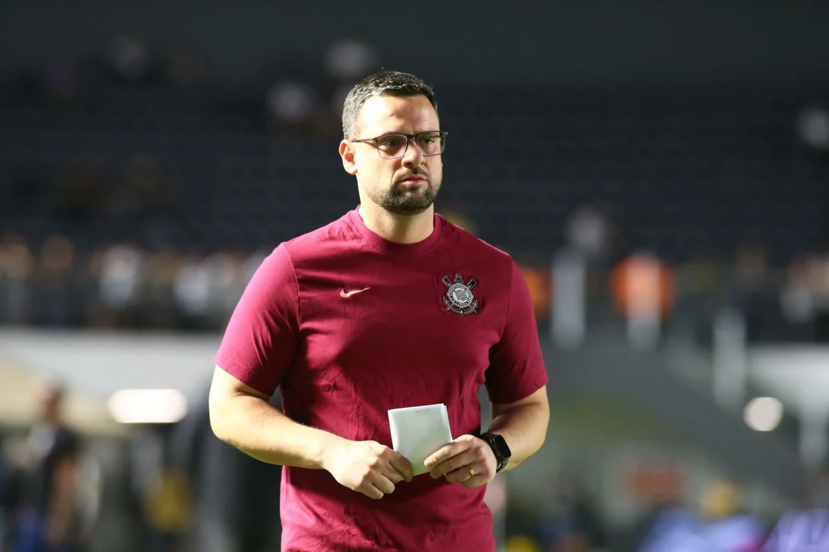 Lucas Silvestre explica derrota do Corinthians para o Santos: "Postura abaixo"