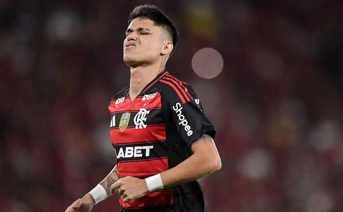 Luiz Araújo: Torcida do Flamengo critica gol perdido e destoa demais Luiz Araújo: Torcida do Flamengo critica gol perdido e "destoa demais"