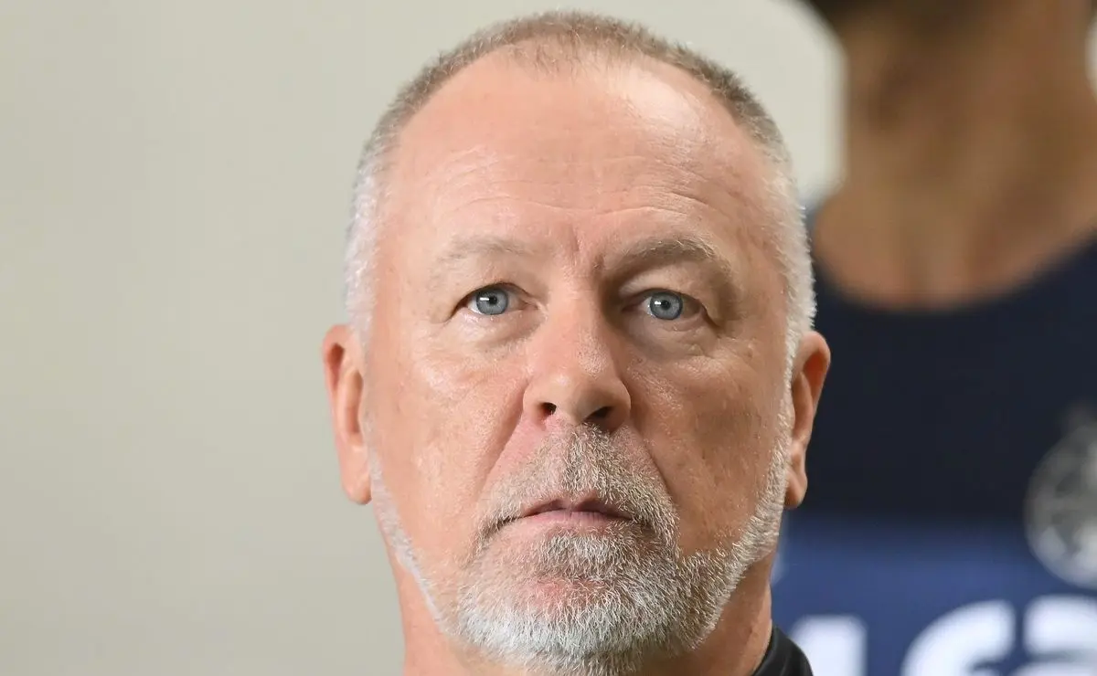 Mano Menezes Cético Quanto à Vitória do Flamengo; Racing é Sua Aposta para Classificação