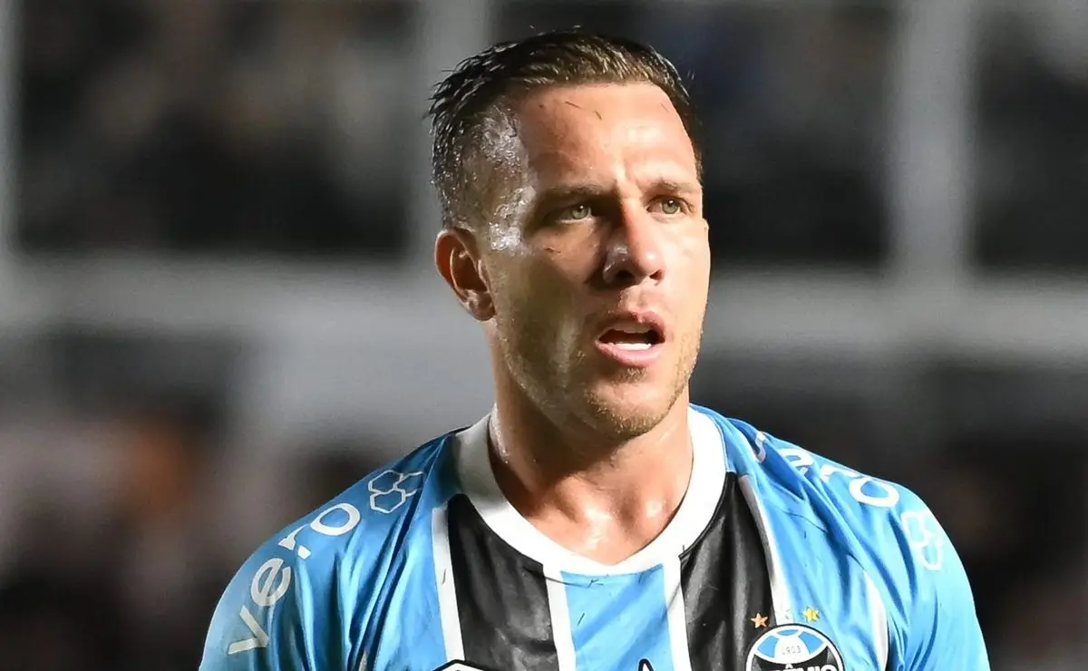 Mano Menezes revela o inesperado sobre a lesão de Arthur no Grêmio: "achei que teria condições"