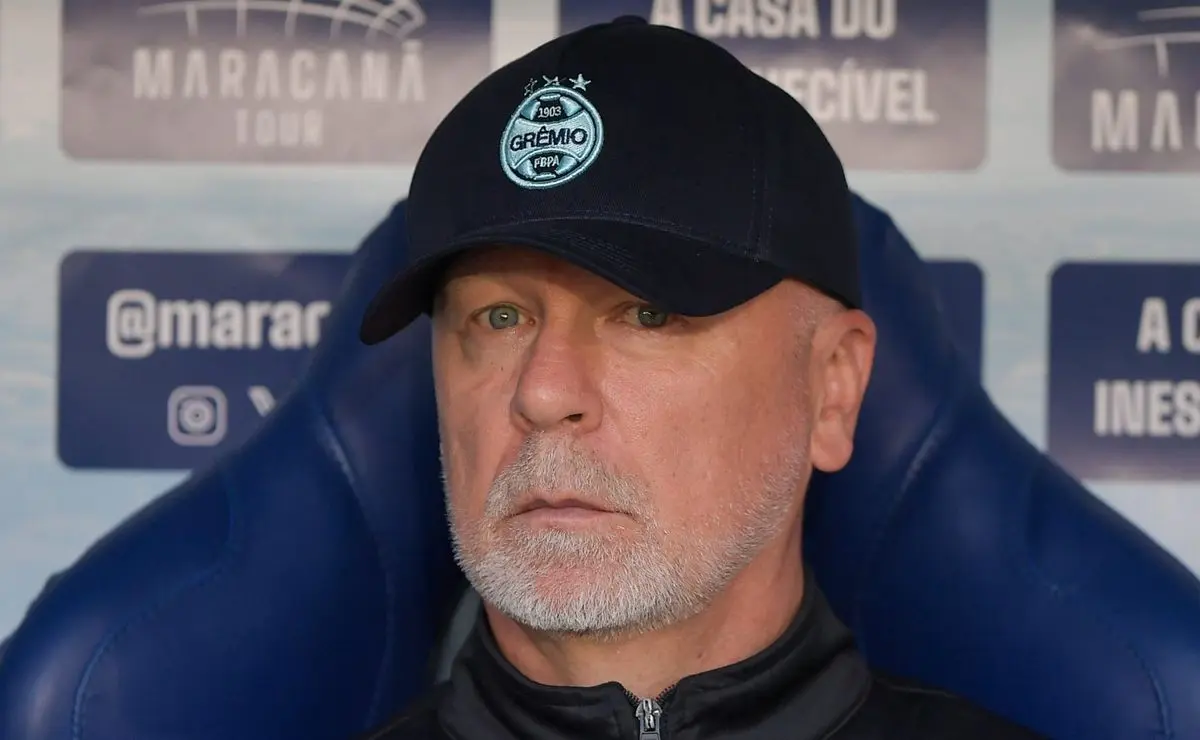 Mano Menezes tem futuro indefinido e candidatos ao Grêmio aguardam resultados no Brasileirão Mano Menezes tem futuro indefinido e candidatos ao Grêmio aguardam resultados no Brasileirão