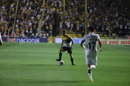 Marcinho é desfalque no Criciúma no confronto contra o Avaí pela Série B