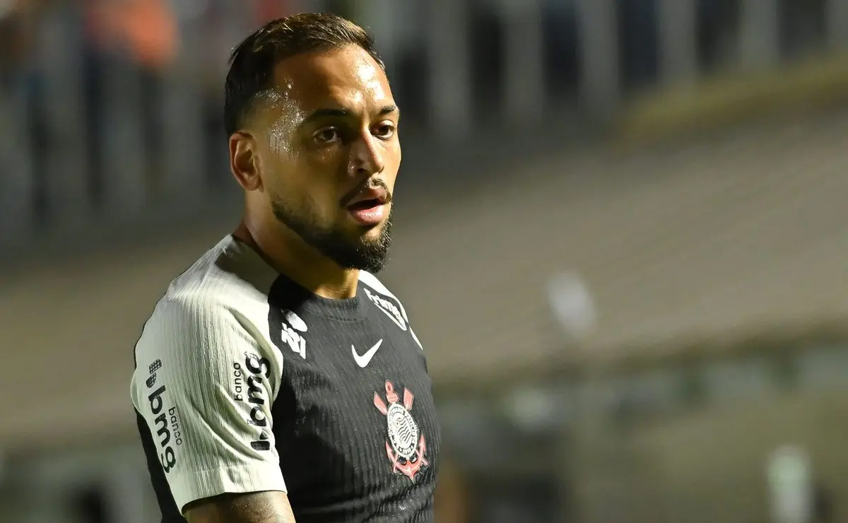 Maycon desperdiça grande chance contra o Atlético-MG e torcida não perdoa o volante Maycon desperdiça grande chance contra o Atlético-MG e torcida não perdoa o volante