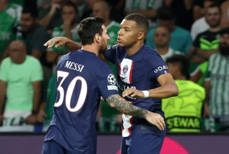 Mbappé diz que "aprendeu muito" com Lionel Messi no PSG: "Estar perto dele me ajudou a entender melhor o jogo"