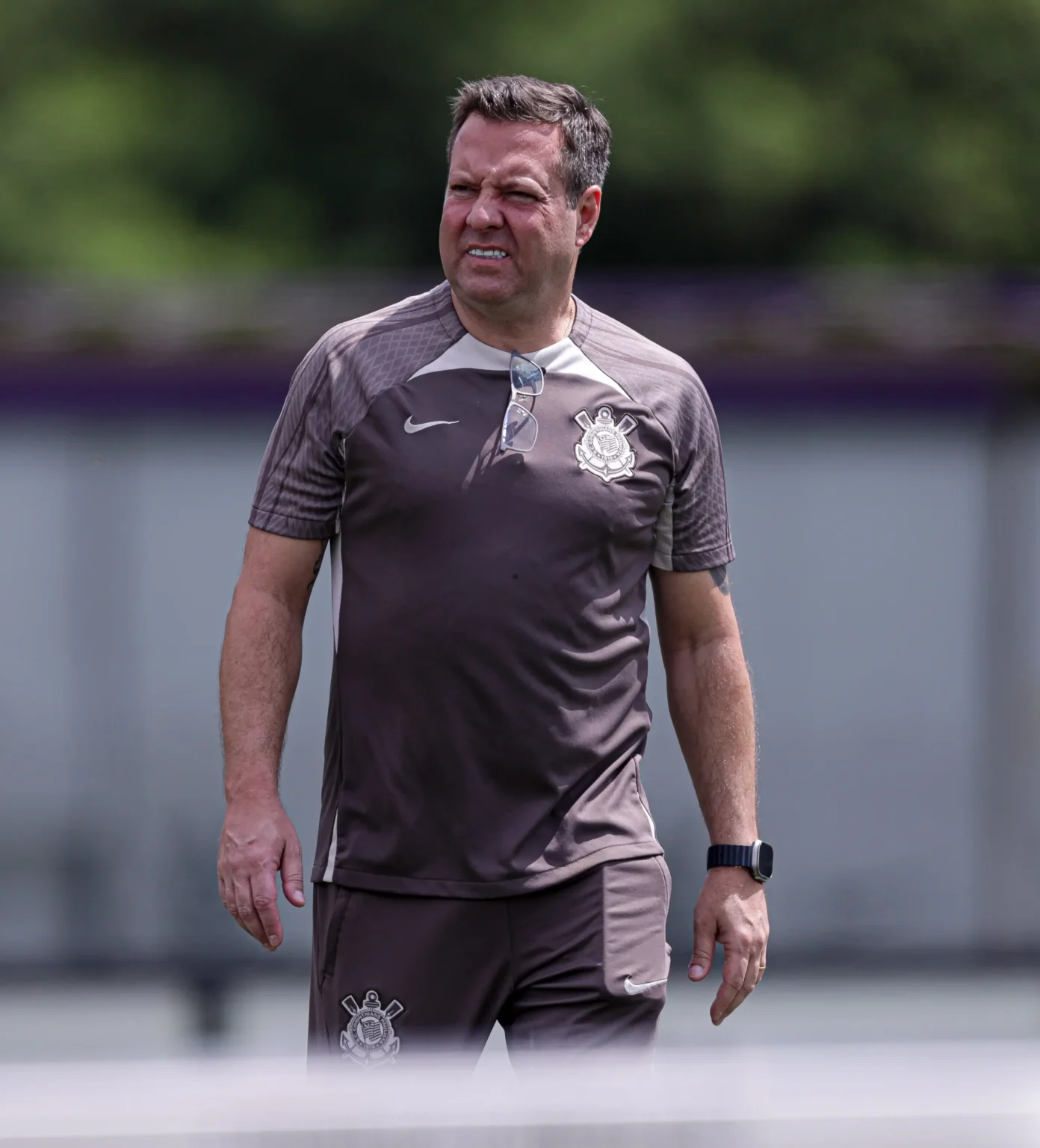 Médico do Corinthians pede demissão e dispara contra presidente: Não sabe absolutamente nada de futebol Médico do Corinthians pede demissão e dispara contra presidente: "Não sabe absolutamente nada de futebol"