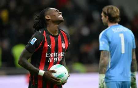 Milan Empata com o Pisa e Vê Liderança do Italiano Ameaçada na Rodada Milan Empata com o Pisa e Vê Liderança do Italiano Ameaçada na Rodada