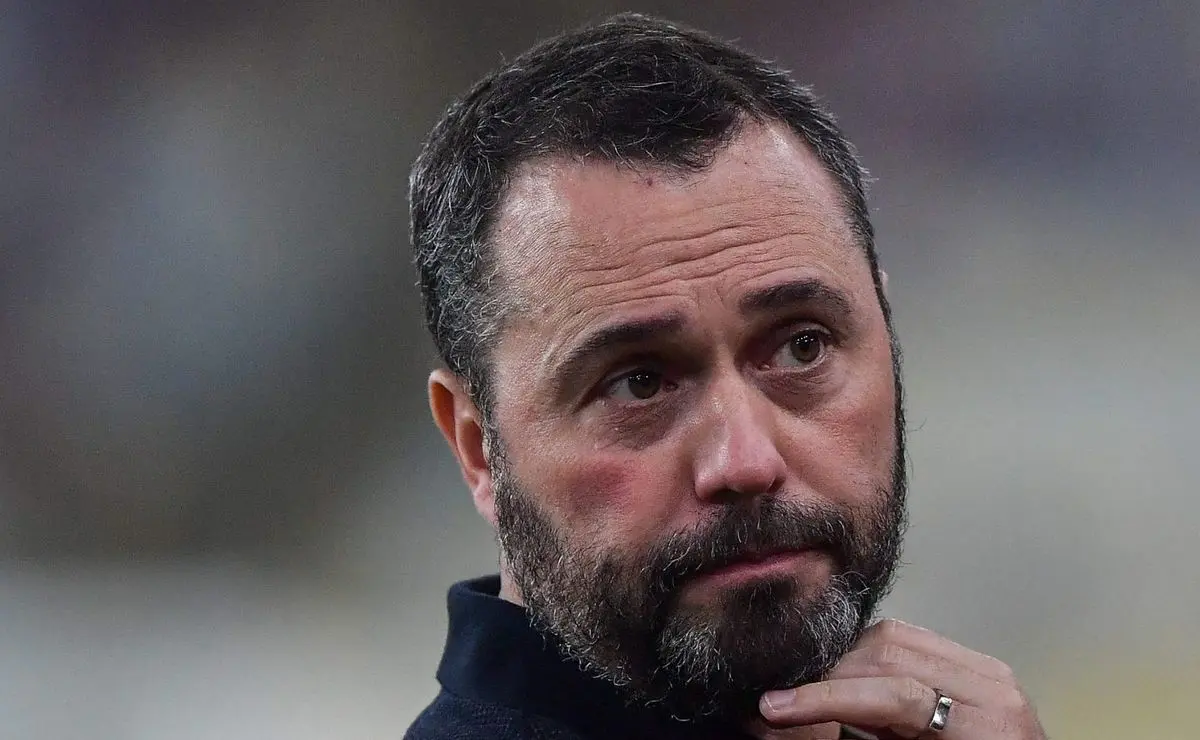 Mário Bittencourt demonstra indignação com o desempenho do Fluminense após derrota para o Vasco e anuncia cobranças no Clube.