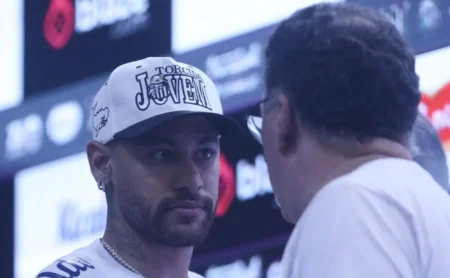 Neymar: Santos aguarda recuperação e fim do Brasileirão para possível renovação Neymar: Santos aguarda recuperação e fim do Brasileirão para possível renovação