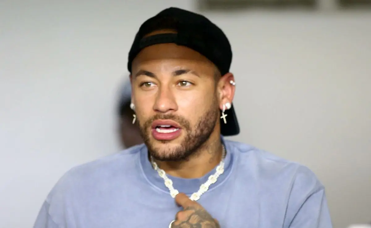 Neymar e outros quatro jogadores do Santos têm ausências confirmadas para jogo contra o Corinthians. Neymar e outros quatro jogadores do Santos têm ausências confirmadas para jogo contra o Corinthians.