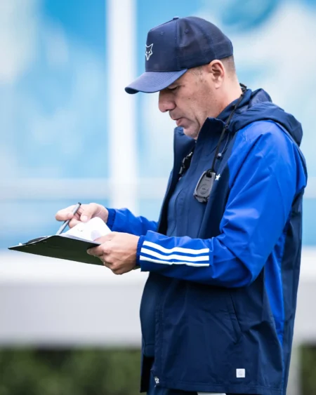 Novidade na Escalação do Cruzeiro: Jardim relaciona jogador para enfrentar o Vitória; confira o provável time