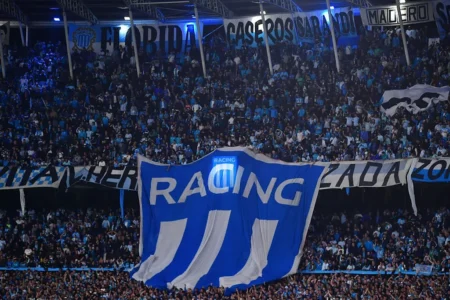 O Protagonismo em Campo: Racing Supera Boca e River na Libertadores O Protagonismo em Campo: Racing Supera Boca e River na Libertadores