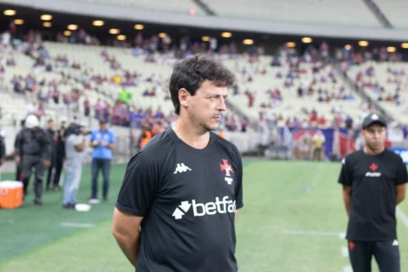 O Vasco treina com um jogador a menos e dedica vitória a Vegetti: ‘Foi muito importante’ "O Vasco treina com um jogador a menos e dedica vitória a Vegetti: 'Foi muito importante'"