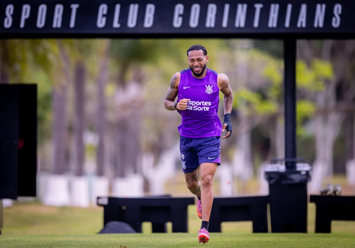 O jogador Martinez é cortado do clássico contra o Corinthians