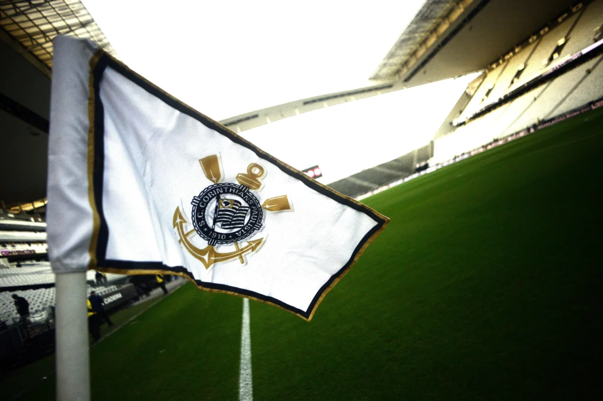 O novo título: Corinthians perderá R$ 30 milhões a menos por ano com empréstimo da LFU O novo título: Corinthians perderá R$ 30 milhões a menos por ano com empréstimo da LFU