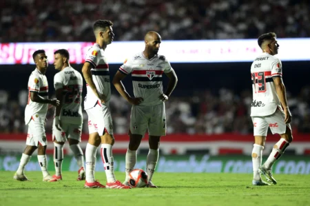 Oscar e Lucas sofrem com problemas físicos e não conseguem embalar como dupla no São Paulo Football Club.