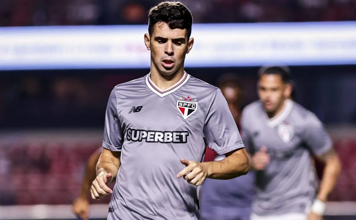 Oscar não é 100% descartado pelo São Paulo após nova lesão Oscar não é 100% descartado pelo São Paulo após nova lesão