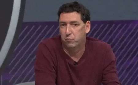 PVC aponta favoritismo do Palmeiras sobre o Flamengo na Libertadores, citando efeito psicológico PVC aponta favoritismo do Palmeiras sobre o Flamengo na Libertadores, citando "efeito psicológico"