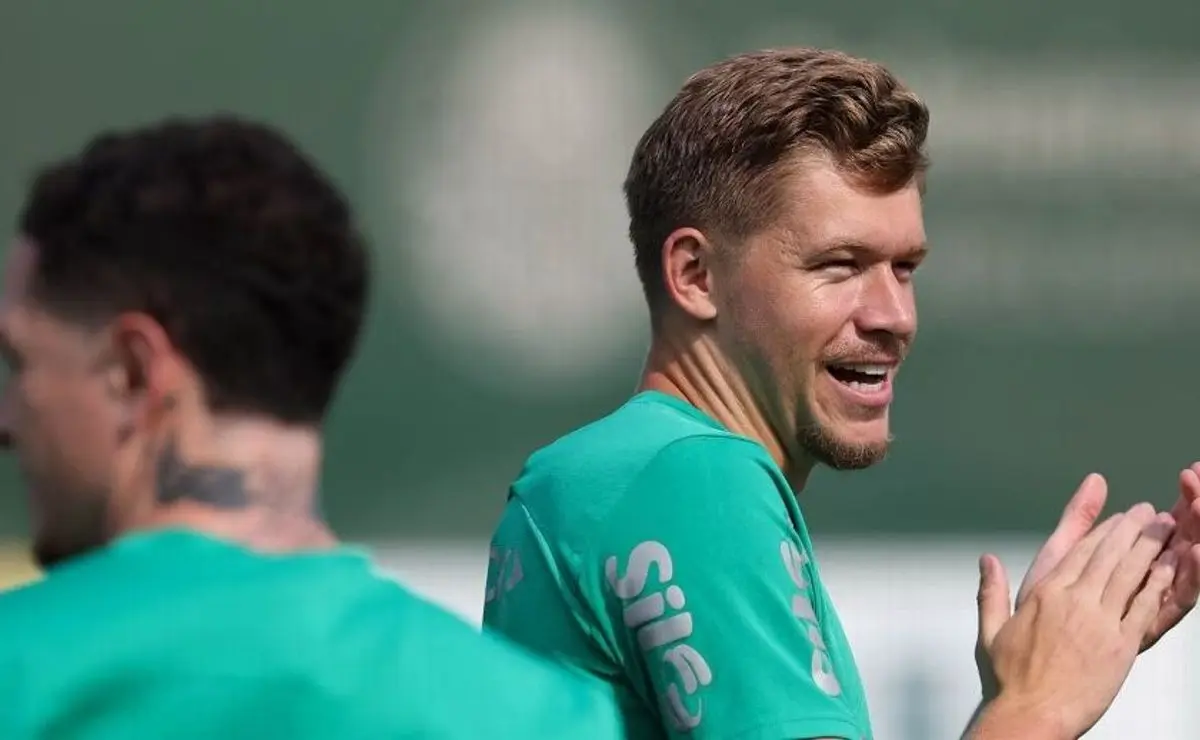 Palmeiras planeja envolver Caio Paulista em negociação com o Atlético-MG para a compra de Bruno Fuchs. Palmeiras planeja envolver Caio Paulista em negociação com o Atlético-MG para a compra de Bruno Fuchs.