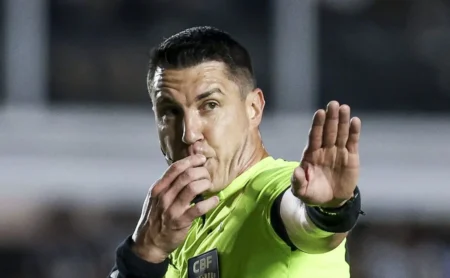 Palmeiras se prepara para novo protesto na CBF contra arbitragem de Rafael Klein Palmeiras se prepara para novo protesto na CBF contra arbitragem de Rafael Klein