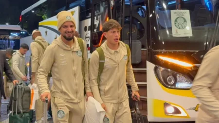 Palmeiras treina em altitude e pode ter alteração na zaga; confira os relacionados Palmeiras treina em altitude e pode ter alteração na zaga; confira os relacionados