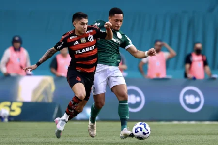 Para além da liderança: Flamengo e Palmeiras protagonizam disputa de estatísticas no Brasileirão