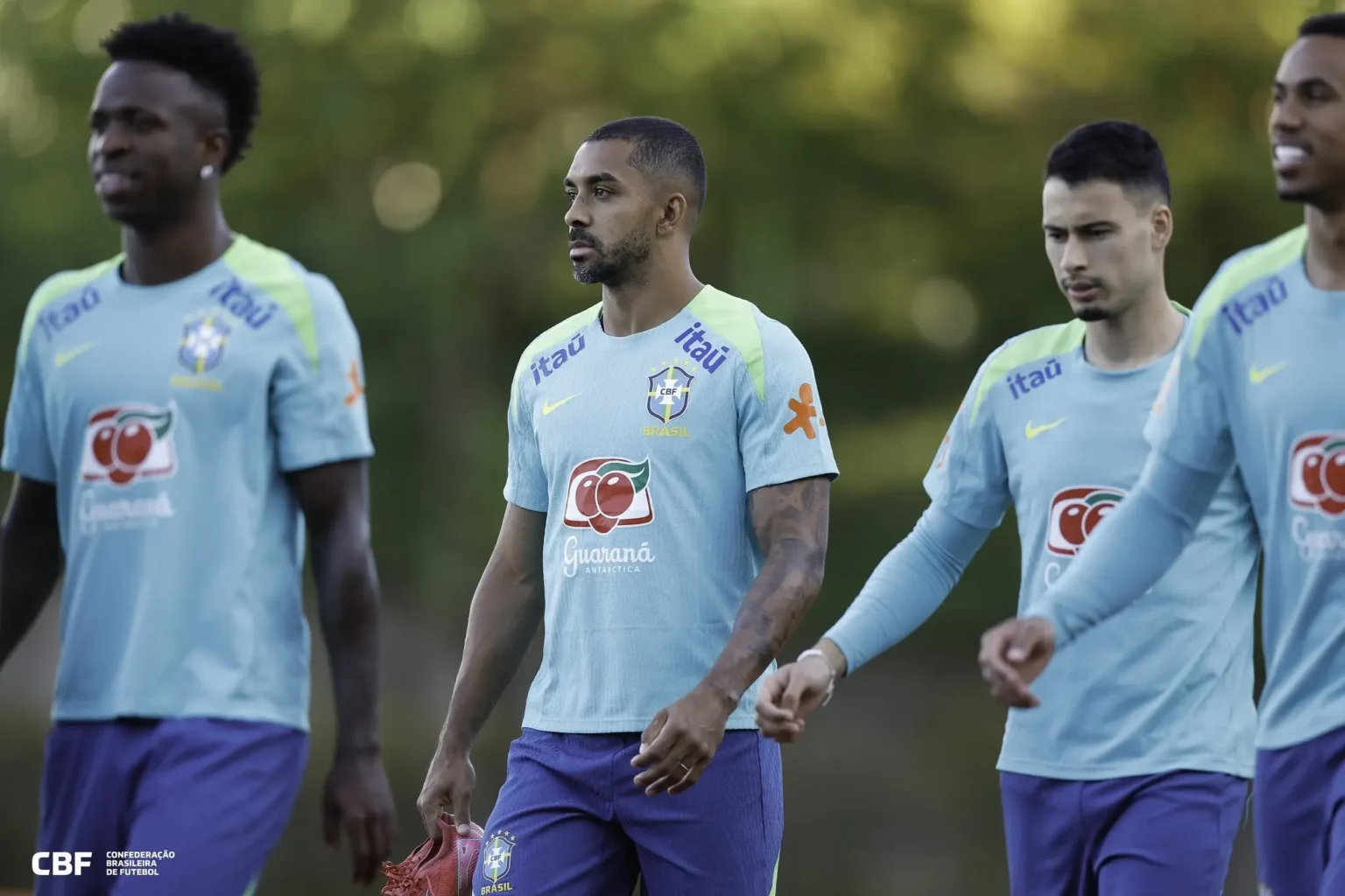 Paulo Henrique Celebra Convocação para a Seleção: Sonho de Criança Paulo Henrique Celebra Convocação para a Seleção: Sonho de Criança