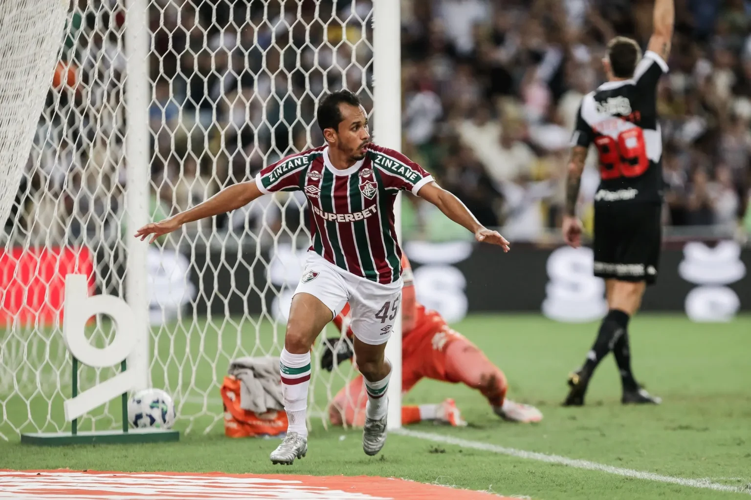 Peça-chave em clássicos, Lima almeja mais títulos pelo Fluminense: "Quero colocar mais fotos no mural"