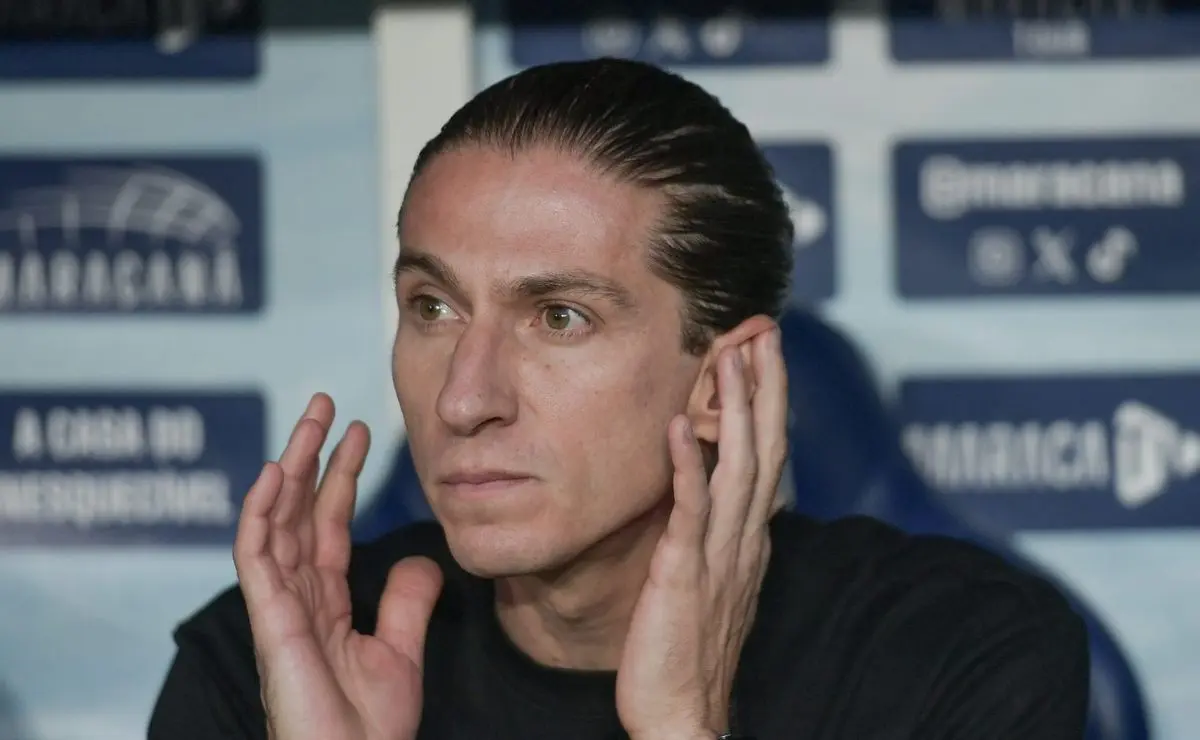 Pedro: A situação do centroavante informada por Filipe Luís e encaminhamento hospitalar