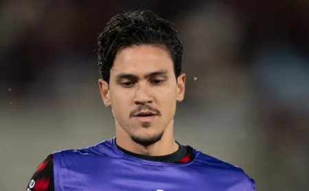 Pedro, após fratura, decide sobre o Flamengo e pode jogar a final da Libertadores contra o Palmeiras Pedro, após fratura, decide sobre o Flamengo e pode jogar a final da Libertadores contra o Palmeiras