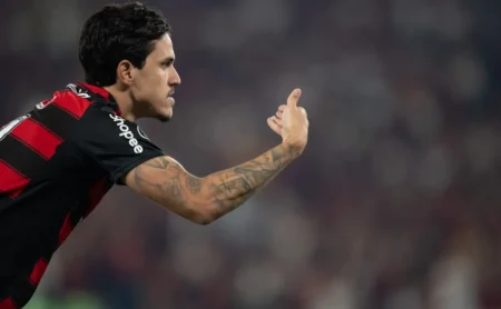 Pedro se firma como titular absoluto de Filipe Luís no Flamengo após show contra o Palmeiras Pedro se firma como titular absoluto de Filipe Luís no Flamengo após show contra o Palmeiras