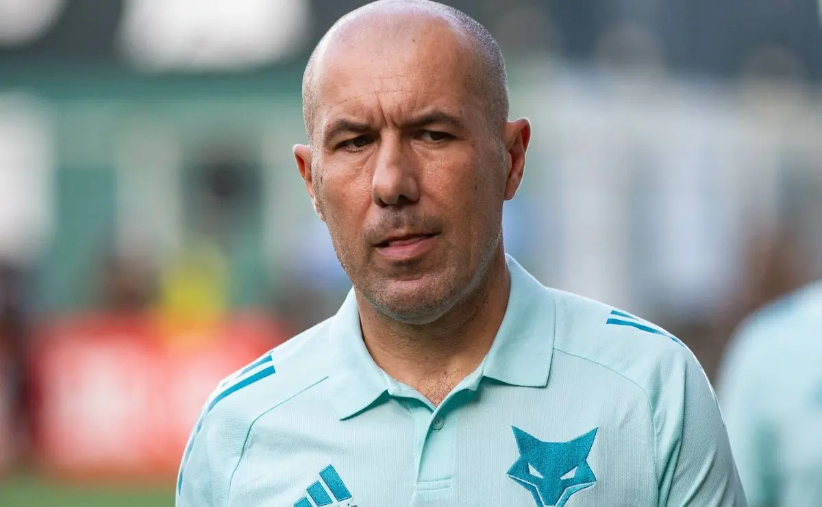 Pessoas Próximas ao Cruzeiro Descartam Demissão de Leonardo Jardim Devido a Revolta com Arbitragem Pessoas Próximas ao Cruzeiro Descartam Demissão de Leonardo Jardim Devido a Revolta com Arbitragem