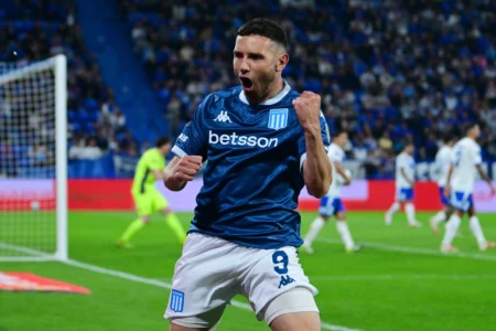 Racing: Jogador-chave e táticas verticais contra o Flamengo na Libertadores Racing: Jogador-chave e táticas verticais contra o Flamengo na Libertadores