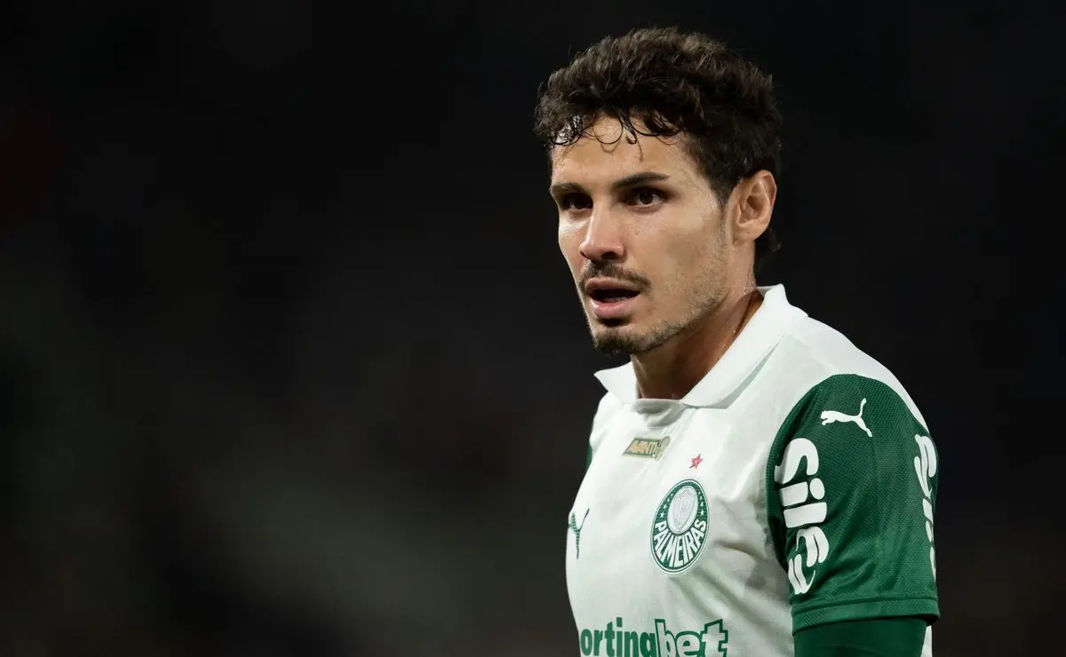 Raphael Veiga projeta confronto com o Juventude, fala sobre ausências e valoriza elenco do Palmeiras Raphael Veiga projeta confronto com o Juventude, fala sobre ausências e valoriza elenco do Palmeiras