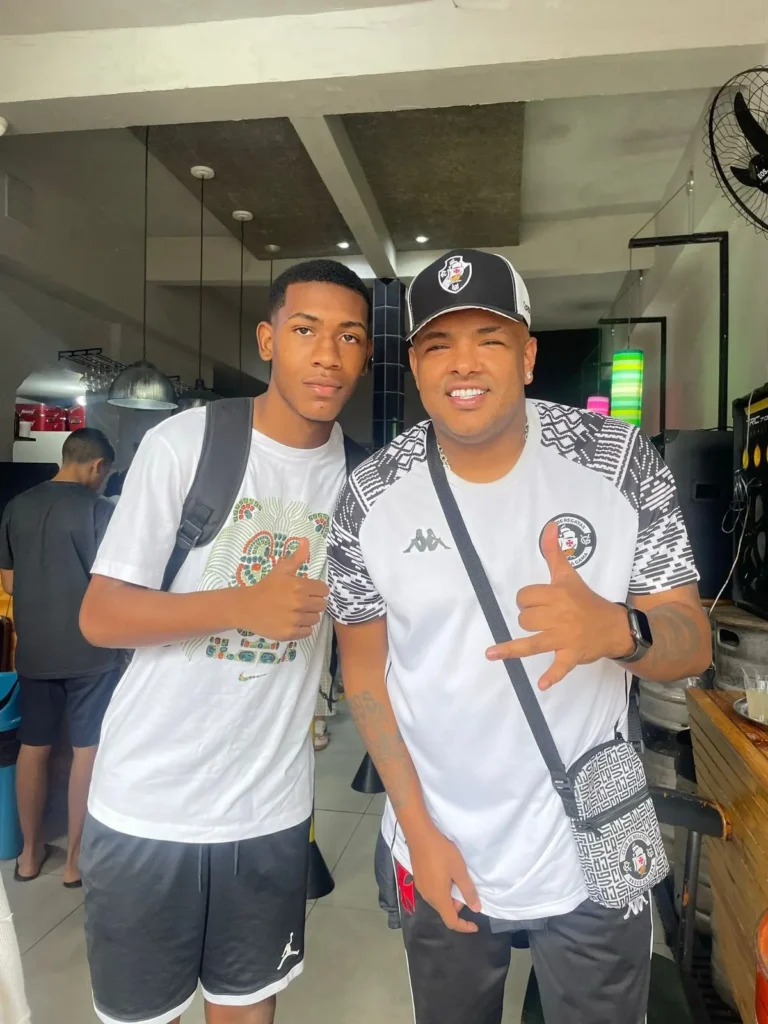 Rayan, autor de hits do Vasco, segue embalado com nova façanha goleadora Rayan, autor de hits do Vasco, segue embalado com nova façanha goleadora