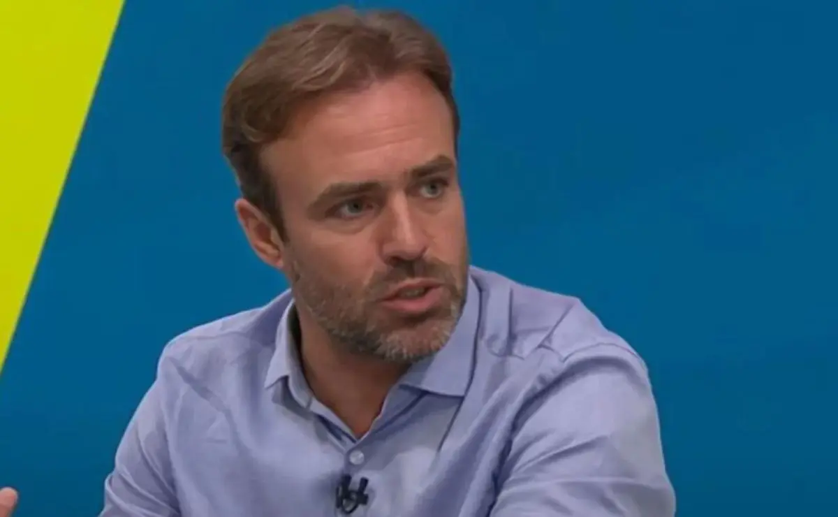 "Roger Flores admira a habilidade de Arthur Melo: 'Falta um jogador de igual nível na Seleção Brasileira'"