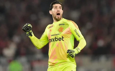 Rossi Cita Peso de Botafogo x Flamengo e Avalia Disputa com Palmeiras: Só Depende de Nós Rossi Cita Peso de Botafogo x Flamengo e Avalia Disputa com Palmeiras: "Só Depende de Nós"