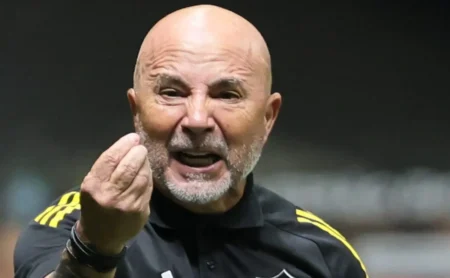 Sampaoli destaca a superioridade do Atlético e critica a retranca do Cruzeiro no Clássico. Sampaoli destaca a superioridade do Atlético e critica a retranca do Cruzeiro no Clássico.