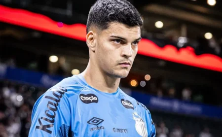 Santos Planeja Reunião com Gabriel Brazão Após Falhas Recentes Santos Planeja Reunião com Gabriel Brazão Após Falhas Recentes