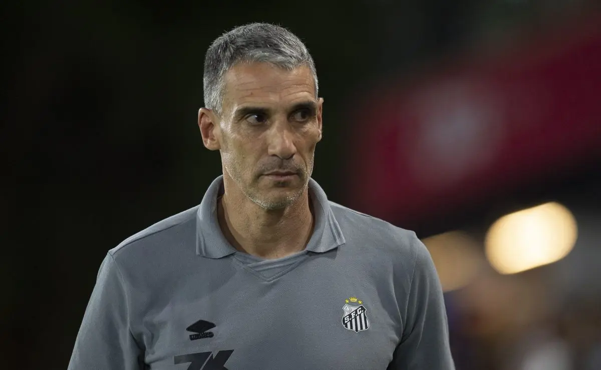 Santos busca primeira vitória como visitante no Brasileirão contra Botafogo com Vojvoda