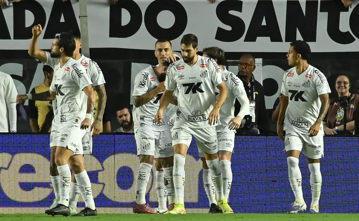 Santos em duelo decisivo contra o Vitória no Brasileirão; confira a provável escalação Santos em duelo decisivo contra o Vitória no Brasileirão; confira a provável escalação