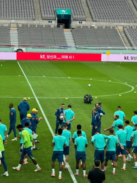 Seleção faz primeiro e único treino com elenco completo antes de enfrentar a Coreia do Sul Seleção faz primeiro e único treino com elenco completo antes de enfrentar a Coreia do Sul
