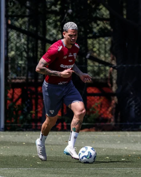 São Paulo: Cédric e Tolói Desfalcam Equipe Contra o Bahia São Paulo: Cédric e Tolói Desfalcam Equipe Contra o Bahia