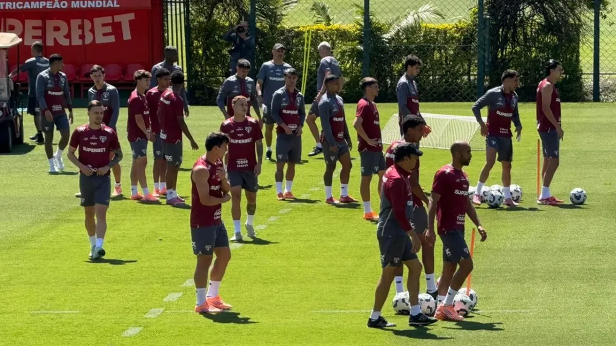 São Paulo: Comentaristas dissecam crise e remoer a derrota no Brasileirão São Paulo: Comentaristas dissecam crise e "remoer a derrota" no Brasileirão