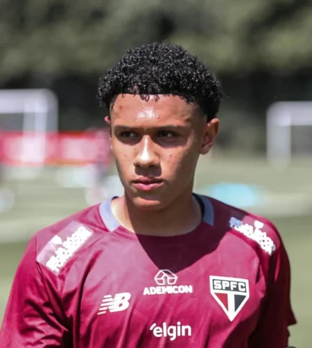 São Paulo Garante Renovação com o Jovem Atacante Tetê, de 18 Anos São Paulo Garante Renovação com o Jovem Atacante Tetê, de 18 Anos