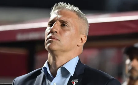 São Paulo busca reagir no Brasileirão após três meses sem vitórias consecutivas São Paulo busca reagir no Brasileirão após três meses sem vitórias consecutivas