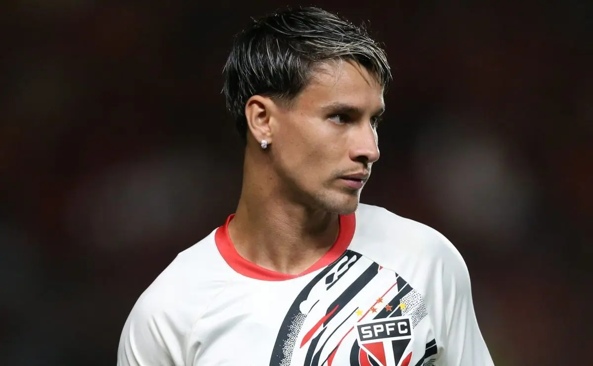 São Paulo confirma interesse do Besiktas por Ferreirinha e atacante permanece para 2026.
