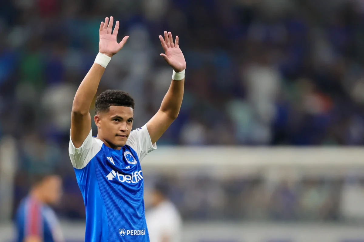 Talento do Cruzeiro desperta interesse do Borussia Dortmund em partida como titular no Mineirão Talento do Cruzeiro desperta interesse do Borussia Dortmund em partida como titular no Mineirão